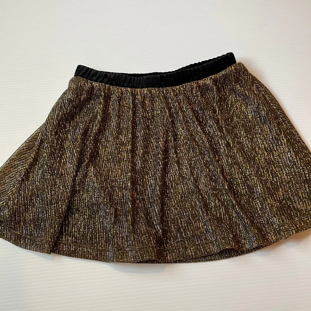 Old Navy gold and black short skirt.  Girl’s size 8
